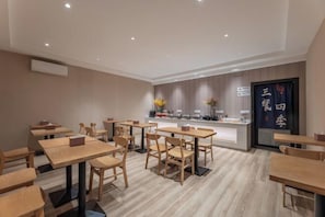 Restaurant - Yilong Anyun Hotel (Rudong Chahe Middle School) (Rudong)