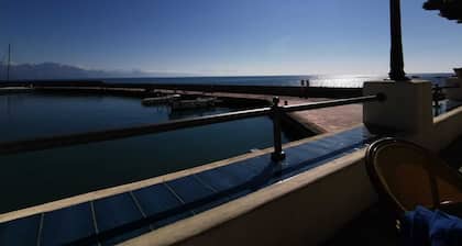 Casa del Porto Bilocale a Pochi Passi da Spiaggia e dal Porto con Ogni Confort
