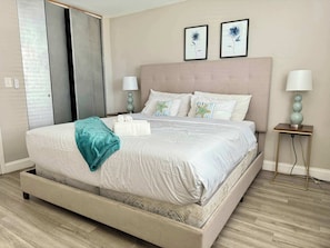 2 bedrooms, desk, iron/ironing board, WiFi