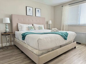 2 bedrooms, desk, iron/ironing board, WiFi