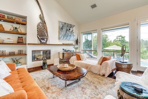 TV, fireplace, books, stereo - 7 Mi to Zilker Park: Oasis w/ Pool & Patio (Austin)