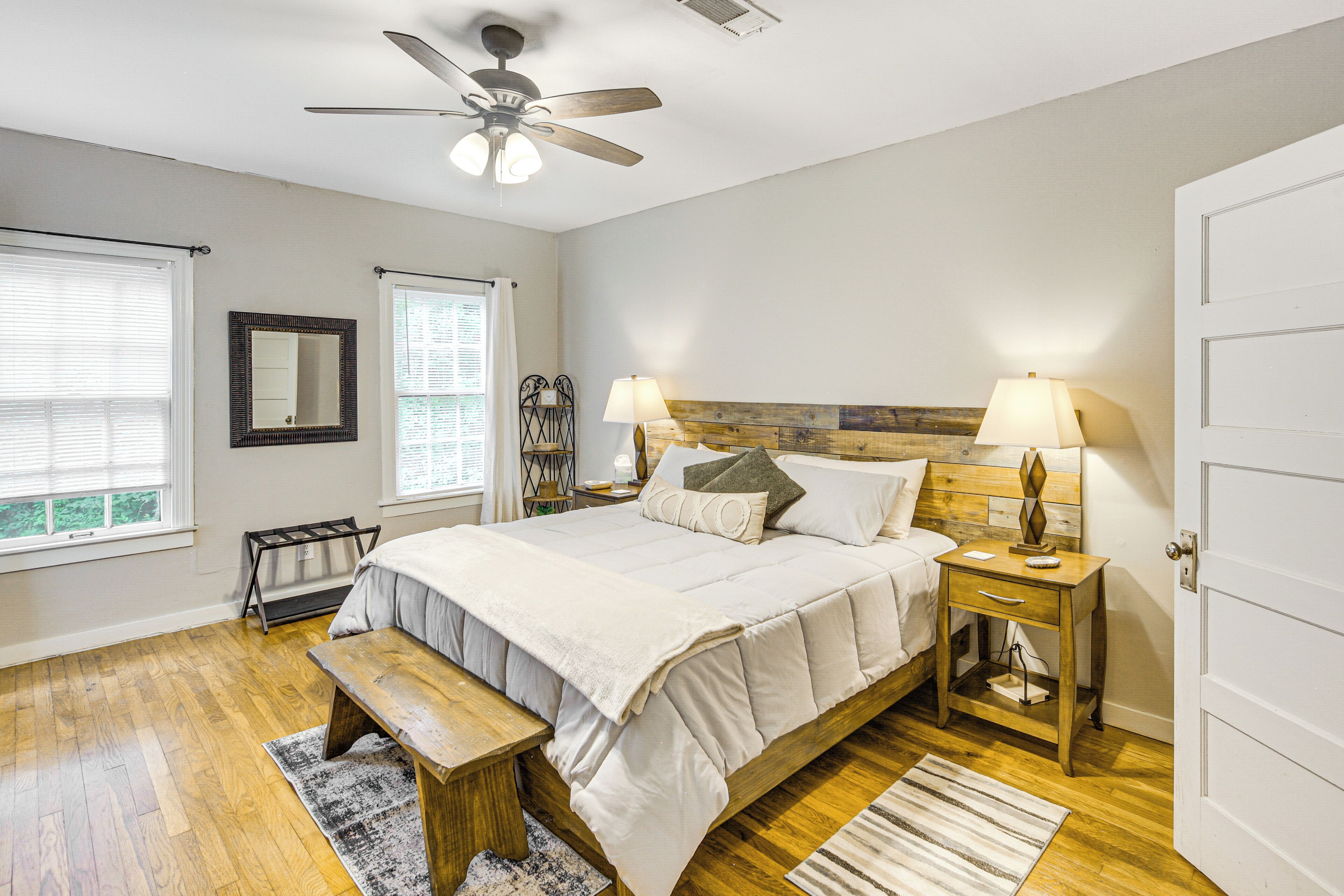 Bedroom 2 | King Bed | Smart TV