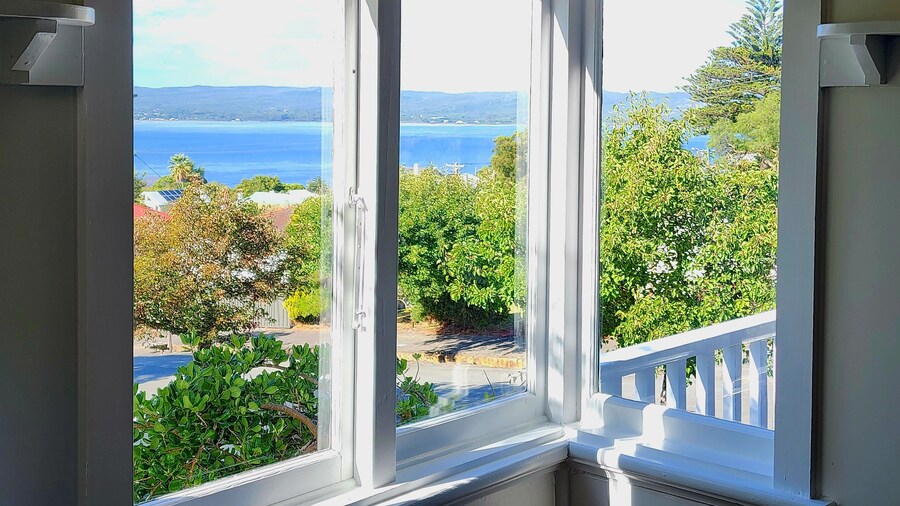 Bay Vista Cottage by the BnB Collection