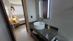 3 slaapkamers, een strijkplank/strijkijzer, wifi, beddengoed