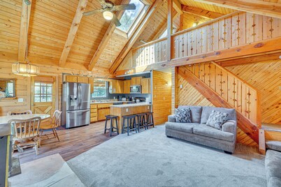 Alpine Cabin w/ Deck: 3 Mi to Luna Lake!