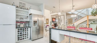 Covered Patio & Grill: Colorful McAllen Home