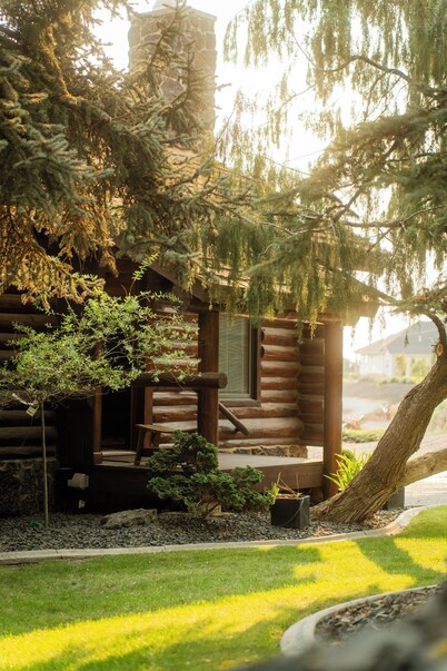 Barbara's Cabin. A luxury log home in the heart of Washington wine country.