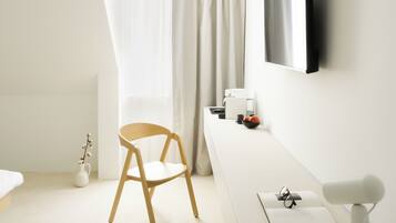 Chambre Double Deluxe | Coffres-forts dans les chambres, bureau