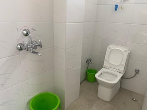 Standard Double Room, Balcony, Mountain View | Bathroom - Yangzom La Homestay  (Gangtok)