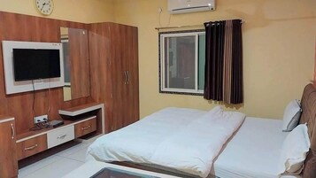 Habitación doble, balcón, vistas a la ciudad | Ropa de cama de alta calidad, wifi gratis, ropa de cama