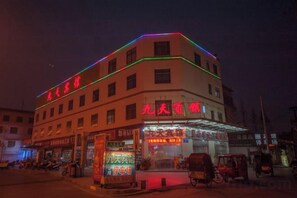 Unclassified image, 4 of 11, button - Jiutian Hotel (Dongtai)