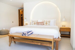 Minibar, két bảo mật tại phòng, bàn