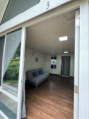 Comfort huisje, 2 slaapkamers, uitzicht op bergen | Woonruimte