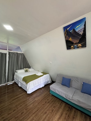 Cabaña Confort, 1 cama de matrimonio grande con sofá cama, vistas a la montaña | Escritorio, espacio para trabajar con un portátil, wifi gratis
