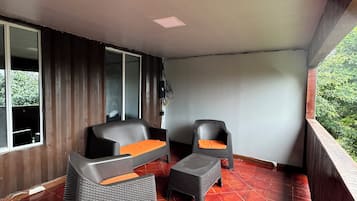 Comfort-mökki, 2 makuuhuonetta, vuoristonäköala | Terassi/patio
