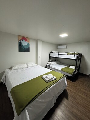 Comfort Cabin, 2 Bedrooms, Mountain View - Cabañas Finca Rauda (Alegría)