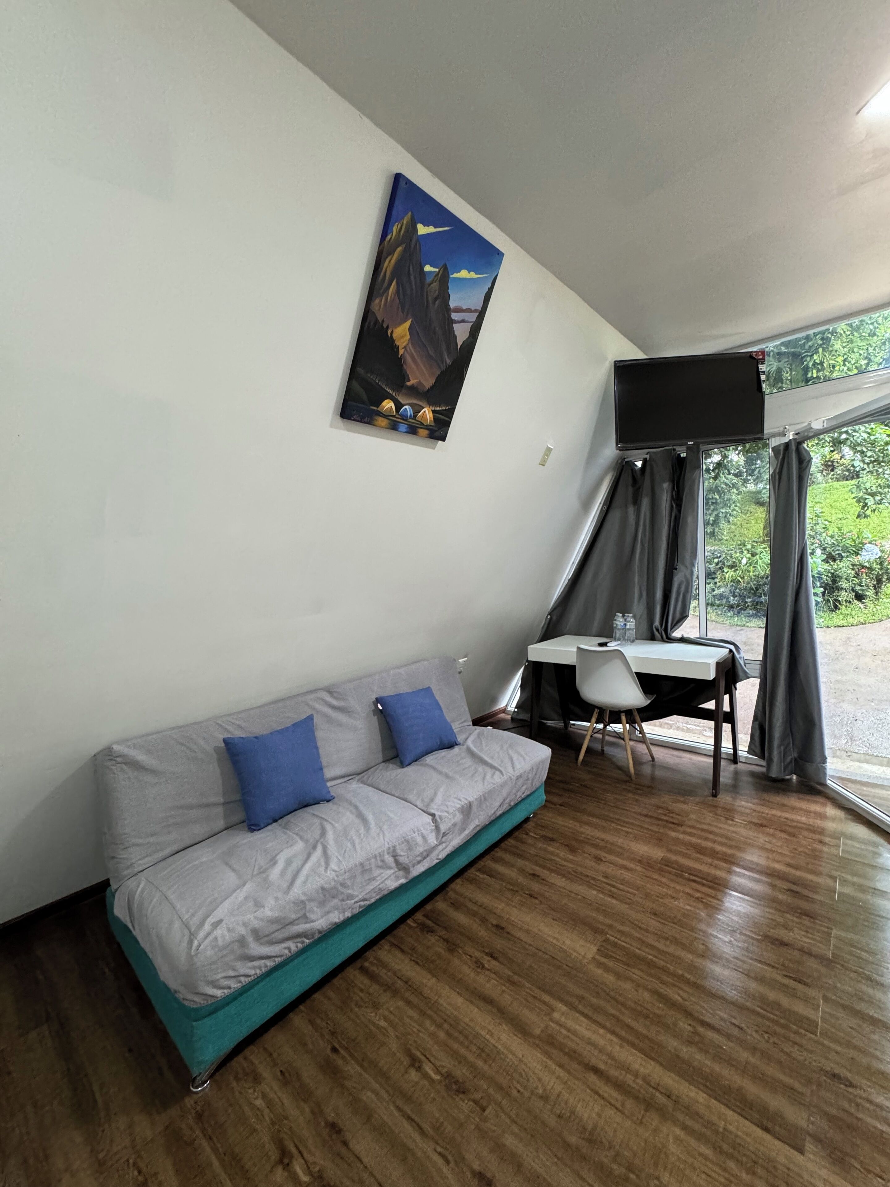 Comfort Cabin, 1 King Bed with Sofa bed, Mountain View | Living area