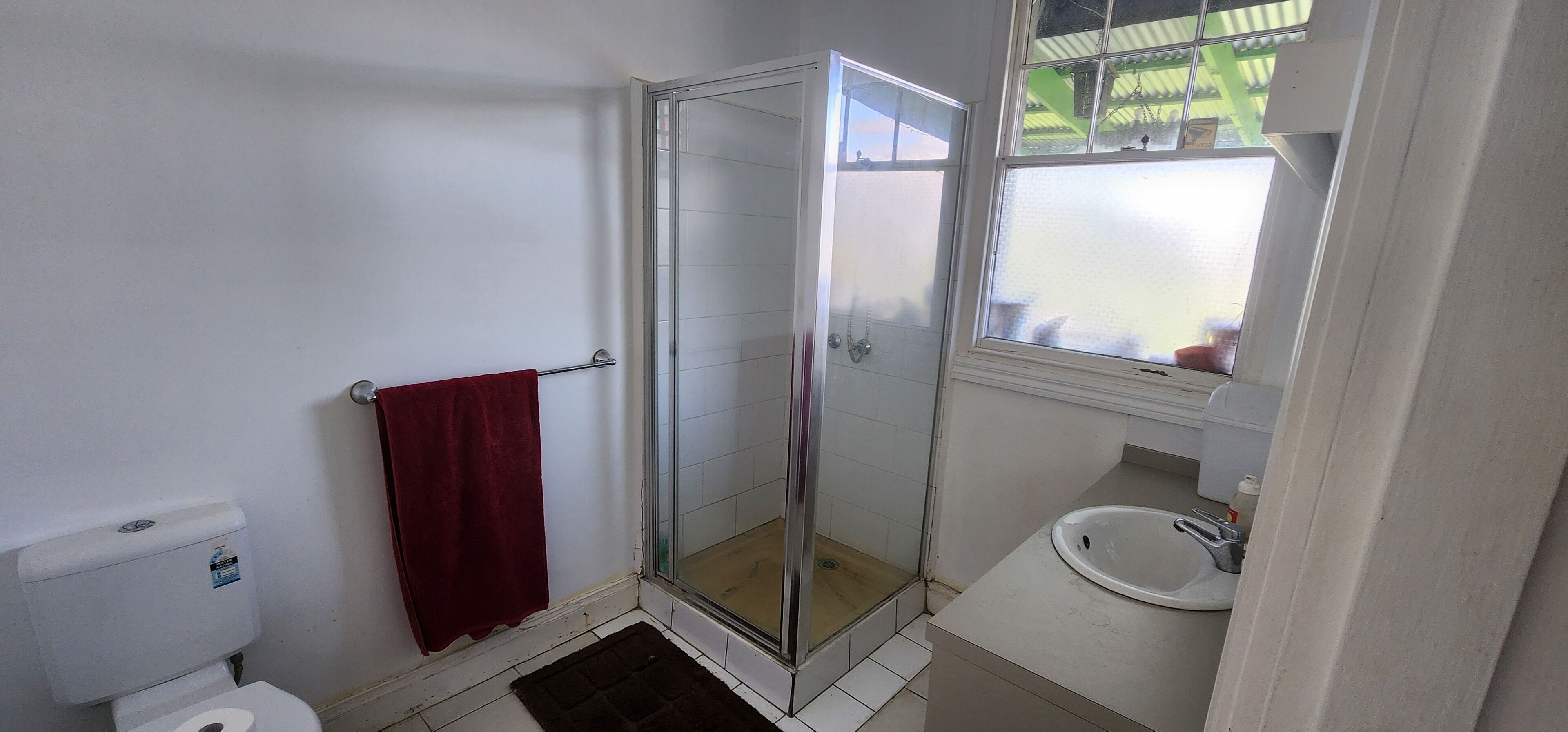 Double Room, Private Bathroom | Bathroom | Shower, free toiletries, towels, soap