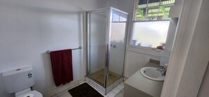 Chambre Double, salle de bains privée | Salle de bain