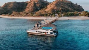 Beach - Loccal Collection Hotel Komodo (Labuan Bajo)