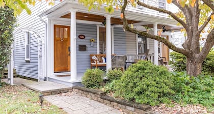 Steps to Marinas & Shops w Parking in Eastport