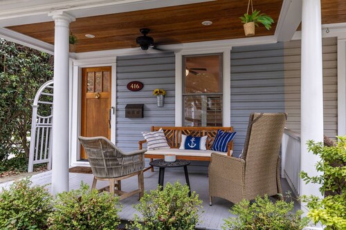 Steps to Marinas & Shops w Parking in Eastport