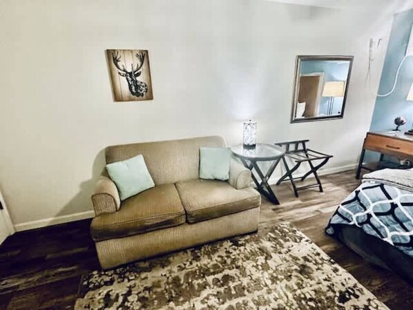 Televisión y oficina 