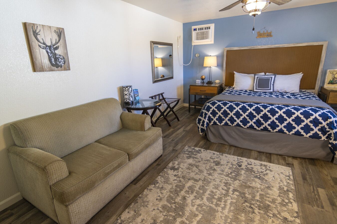 Schreibtisch, Reisekinderbett, WLAN, Bettwäsche