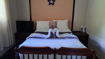 Standard Double Room, 1 Double Bed, Smoking, Garden View | Desk, laptop workspace, free WiFi