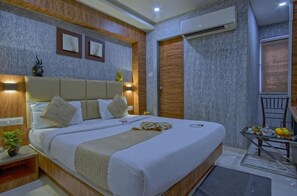 Värdeförvaringsskåp på rummet, mörkläggningsgardiner och ljudisolering