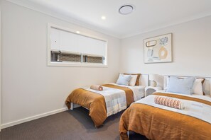 3 chambres, fer et planche à repasser, Wi-Fi, draps fournis