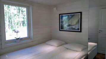 Strandstugan Solviken | 1 bedroom, blackout drapes, iron/ironing board, free WiFi
