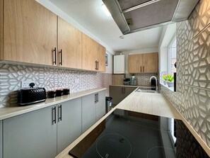 Mikroaaltouuni, uuni, astianpesukone