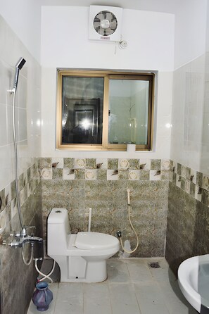 Deluxe Double Room | Bathroom