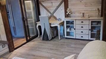 1 bedroom, desk, iron/ironing board, WiFi