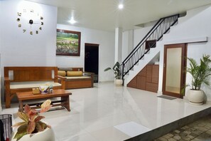Reception - Giriya Amerta Hotel and Restaurant Ubud (Ubud)