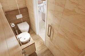 Ein kleines Badezimmer mit Toilette, Waschbecken und Spiegel.