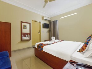 Habitació doble Comfort, vistes a la ciutat | Escriptori, planxa i posts de planxar i wifi gratuïta 