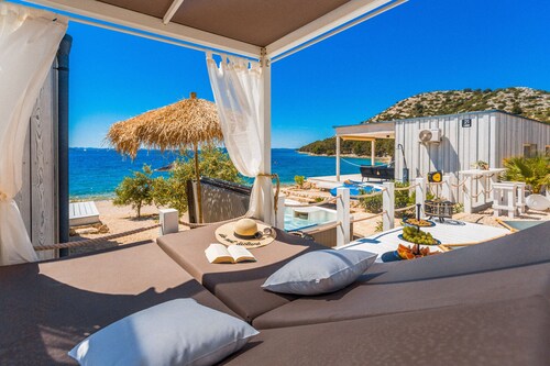 BUQEZ ECO RESORT - Villa 18 - Beachfront