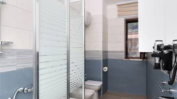 Classic Room, 1 Double Bed | Bathroom