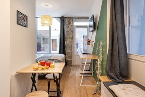 Dining - Charming apartment in the historic center of Grenoble (Grenoble)