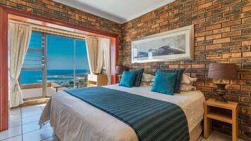 Comfort kamer, uitzicht op zee | 1 slaapkamer, een kluis op de kamer, een laptopwerkplek