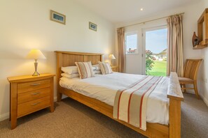 1 bedroom, iron/ironing board, WiFi, bed sheets - Cosy One Bedroom Cottage In Yarmouth (Discounted Ferry Available) (Freshwater)