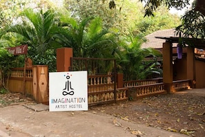 Interior entrance - ImagiNation Artists Hostel Arambol (Arambol)