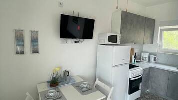 Refrigerador, microondas, horno, placa de cocina