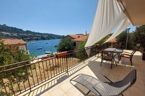 Outdoor dining - Apartment Dominik - Two Bedroom Apartment with Terrace and Sea View (Smokvica)