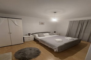 2 chambres, fer et planche à repasser, lit parapluie, Wi-Fi gratuit