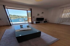 Smart TV - Apartment Dominik - Two Bedroom Apartment with Terrace and Sea View (Smokvica)