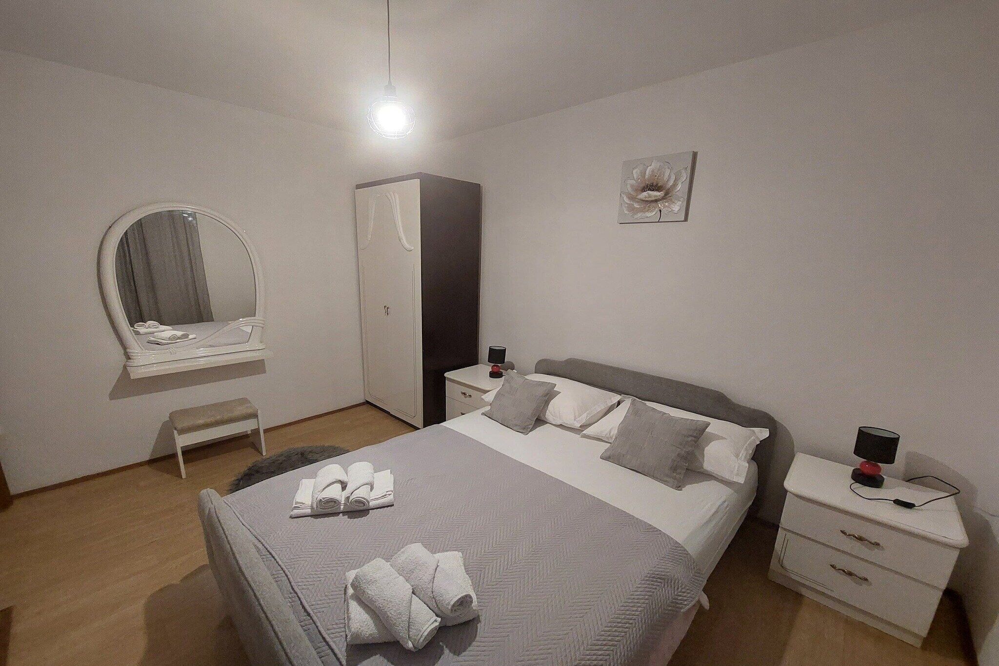 Iron/ironing board, travel cot, free WiFi