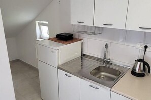 Fridge, oven, stovetop, toaster